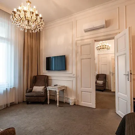 Arte With Square View Апартаменты *